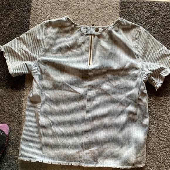 Sadie Robertson Wild Blue Railroad Denim top - Picture 5 of 5